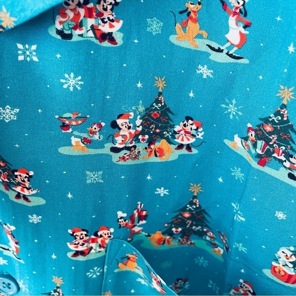 🎄 NWT Disney Parks Christmas Button-Up Shirt – Mickey & Friends (Size S) 🎅✨ - Picture 8 of 12